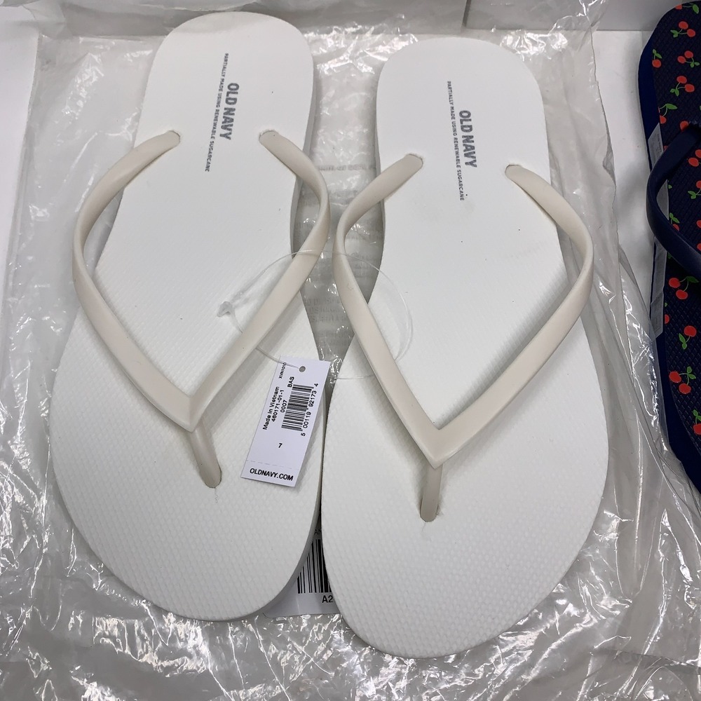 Lot of 2 Old Navy Womens Shoe Size 7 Multicolor Classic Flip Flop Sandals NWT - Picture 2 of 11